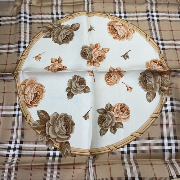 Burberrys vintage silk scarf - Picture 11 of 12